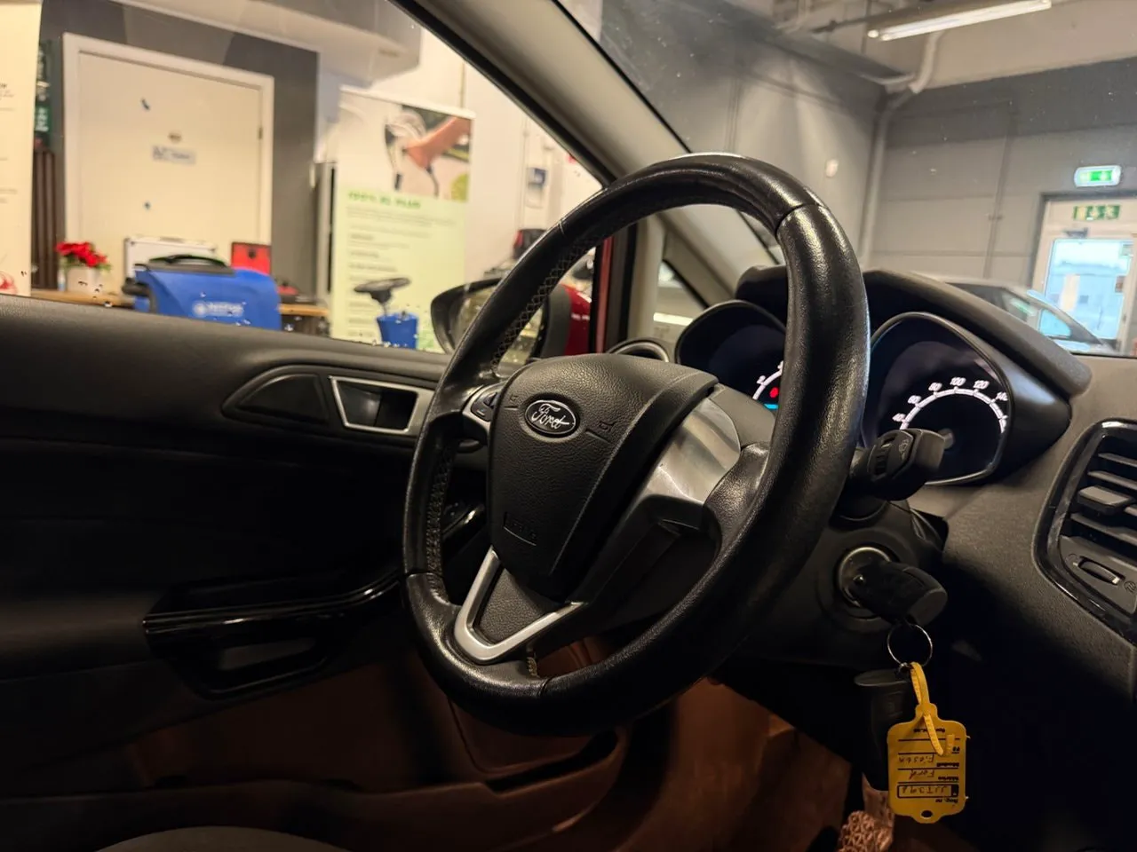 Vehicle image 18