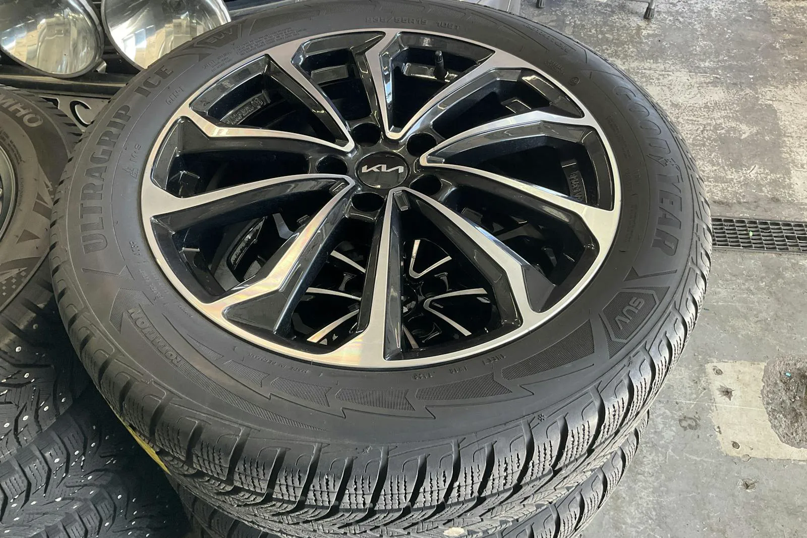 Vehicle image 15