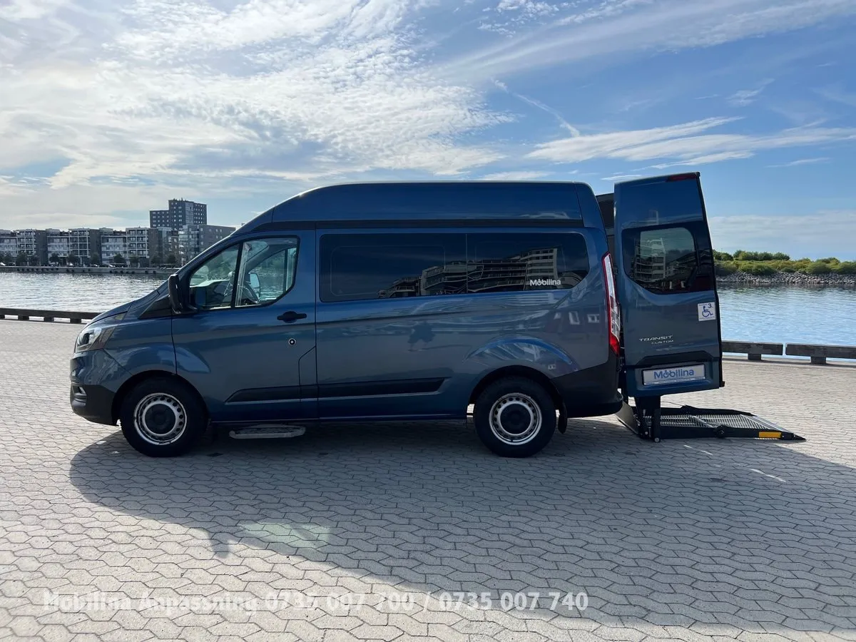 Vehicle image 18