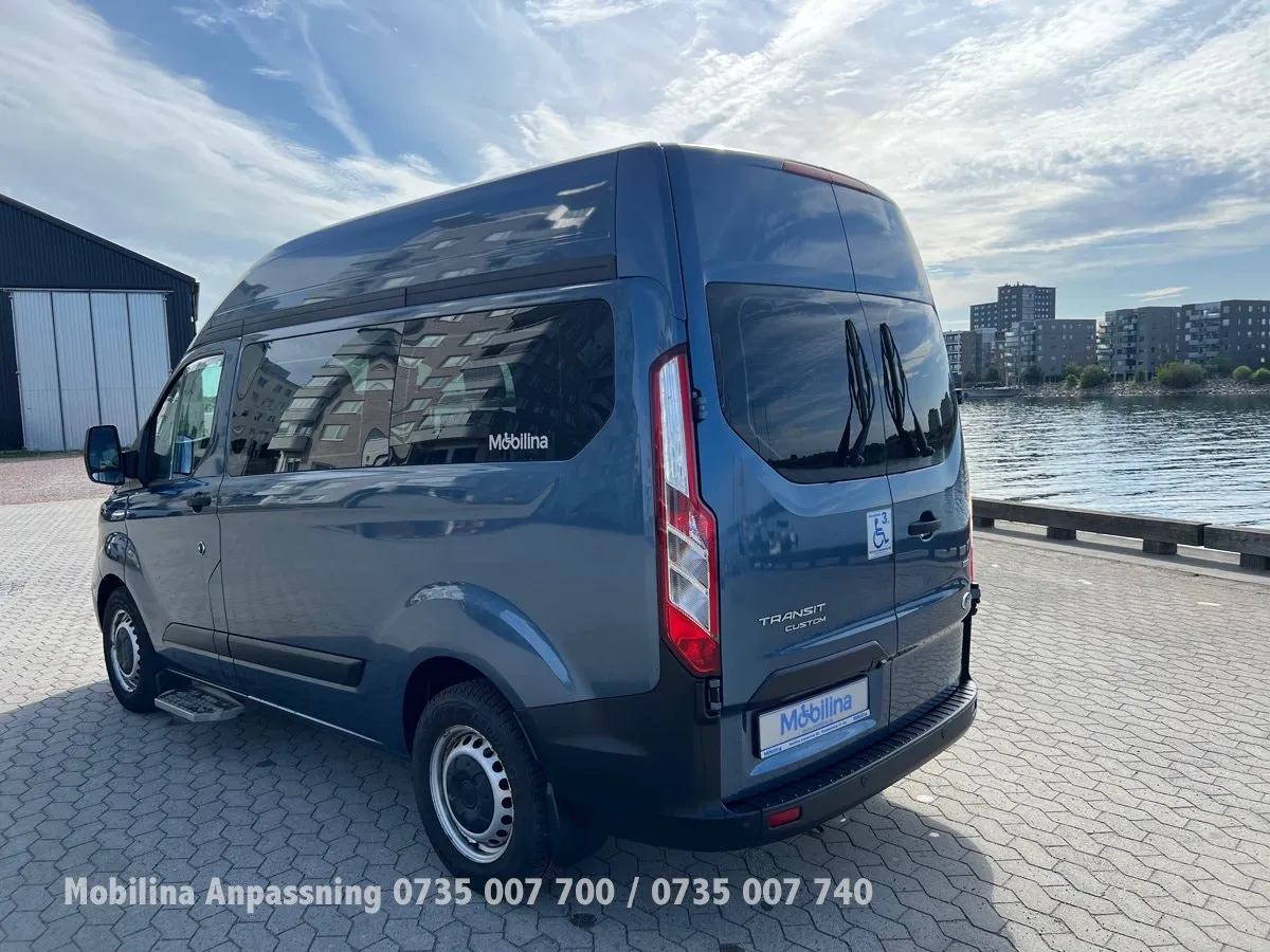 Vehicle image 30