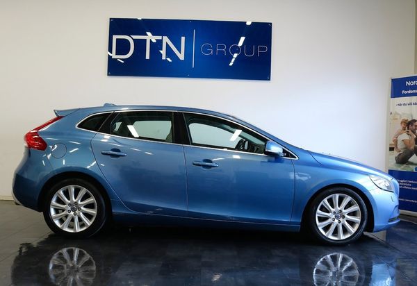 Volvo V40 D3/G-Tronic/Summum/Busines/DRAG/NY KAMREM/SKINN/1-ägare - 2015