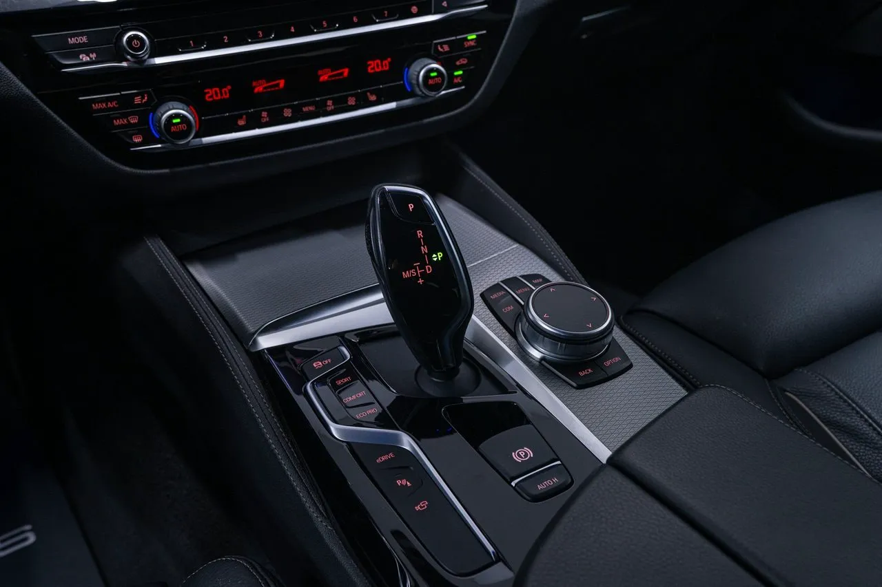 Vehicle image 18