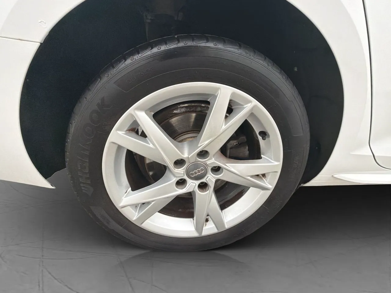 Vehicle image 30