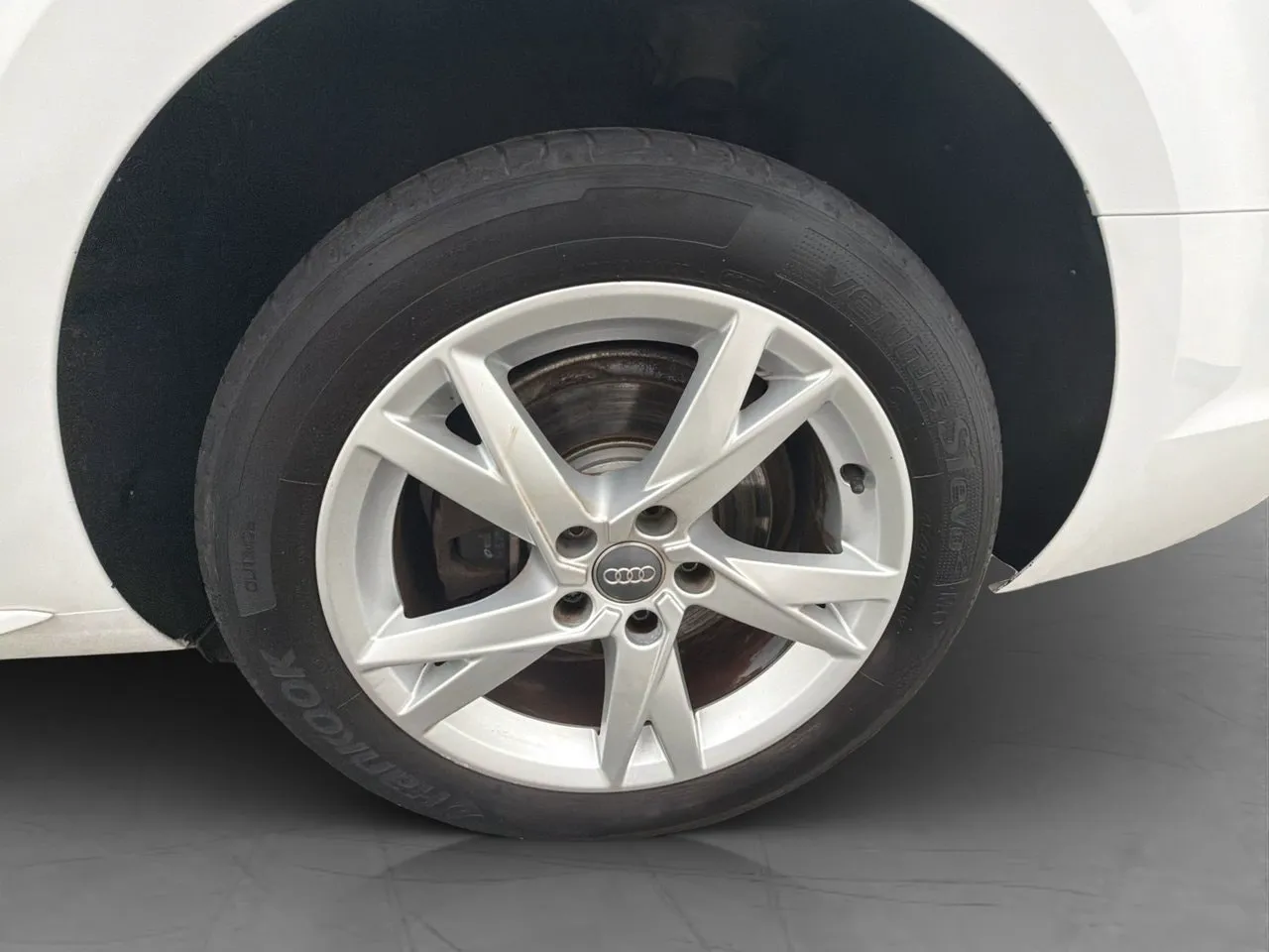 Vehicle image 32
