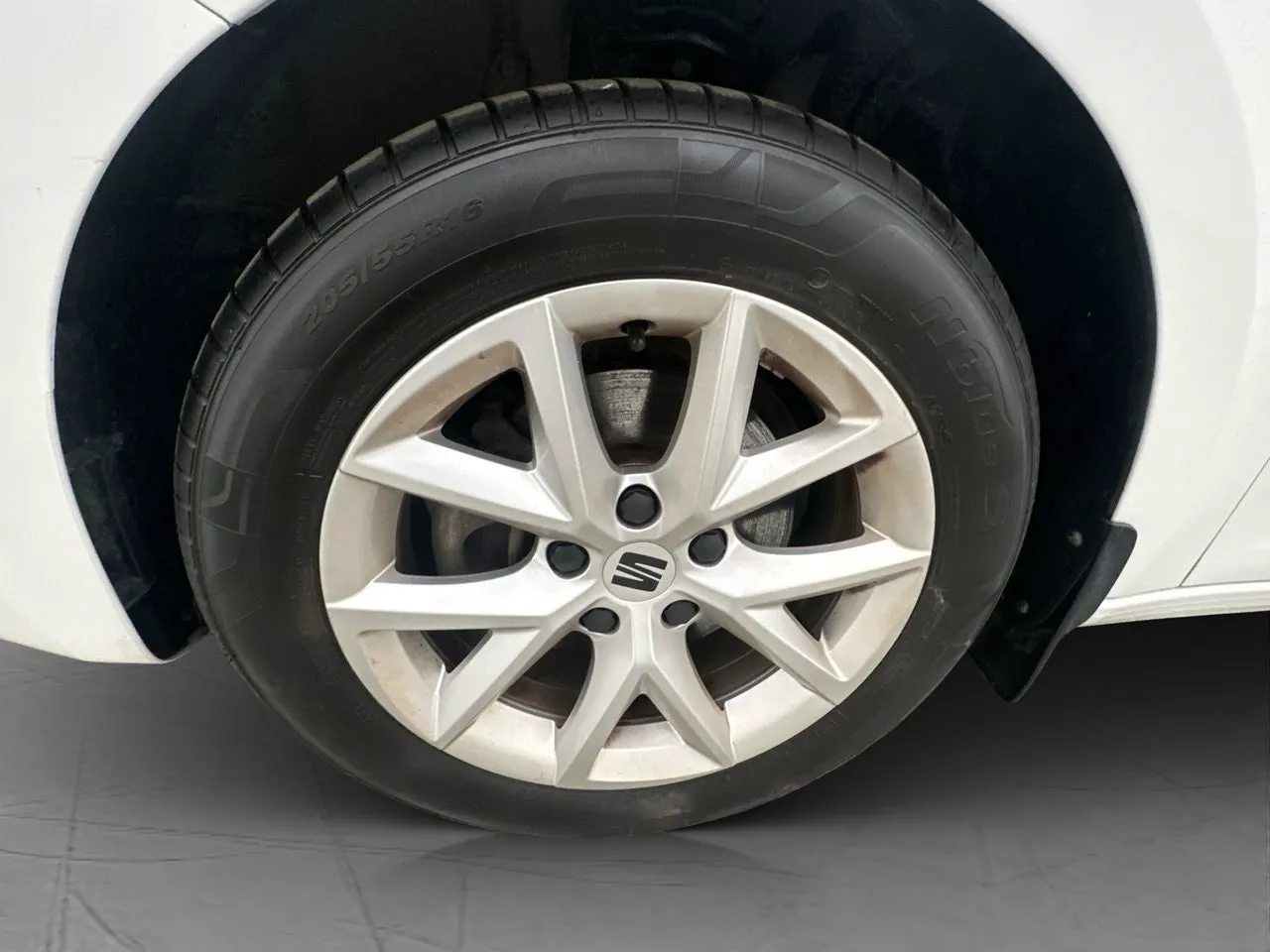 Vehicle image 26