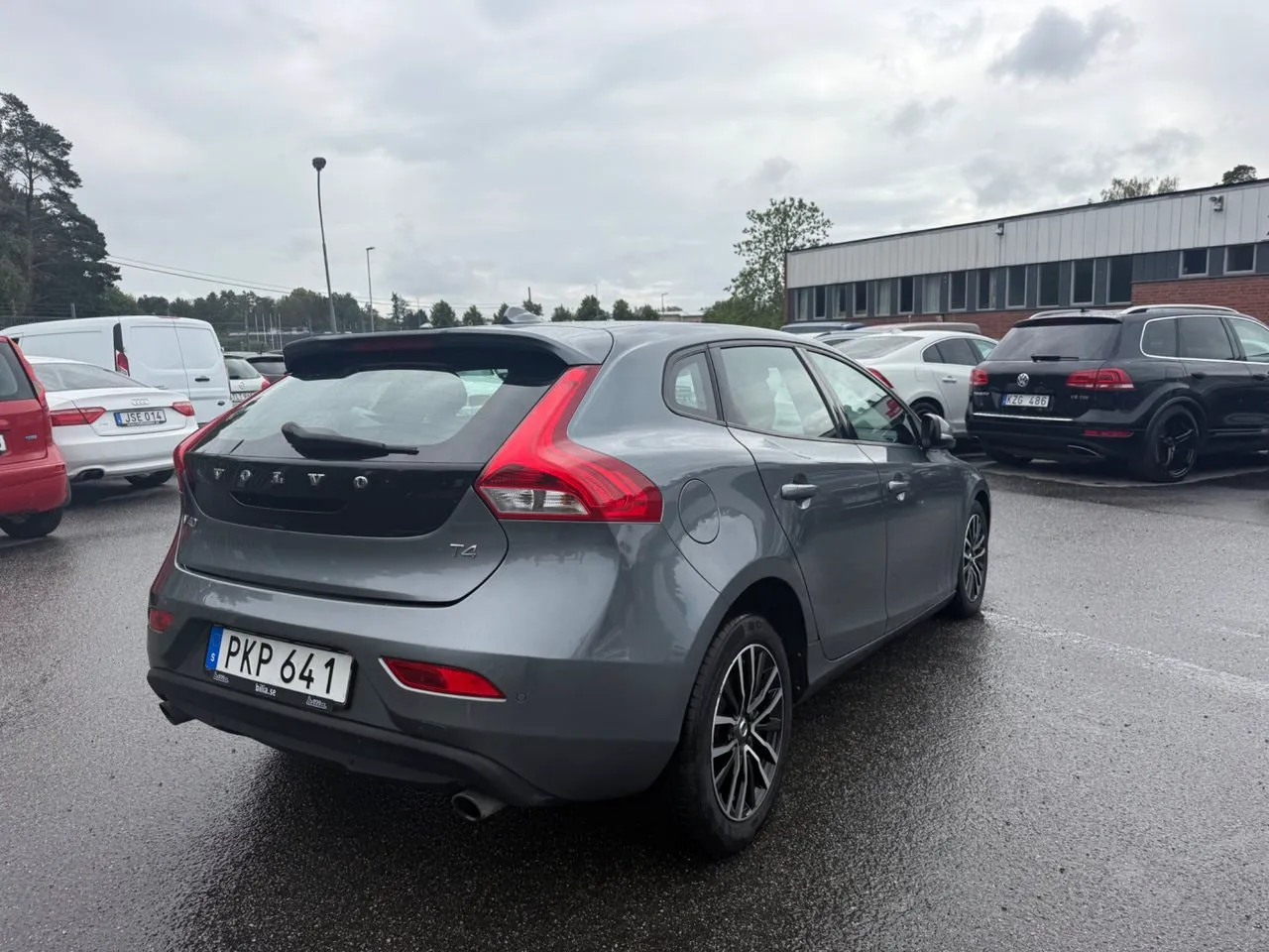 Vehicle image 5