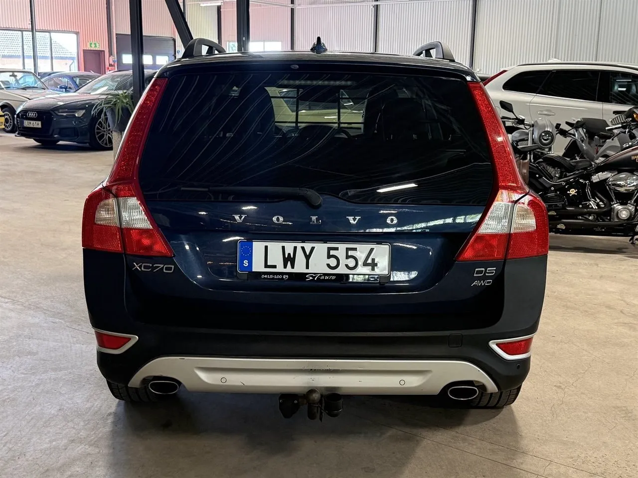 Vehicle image 3