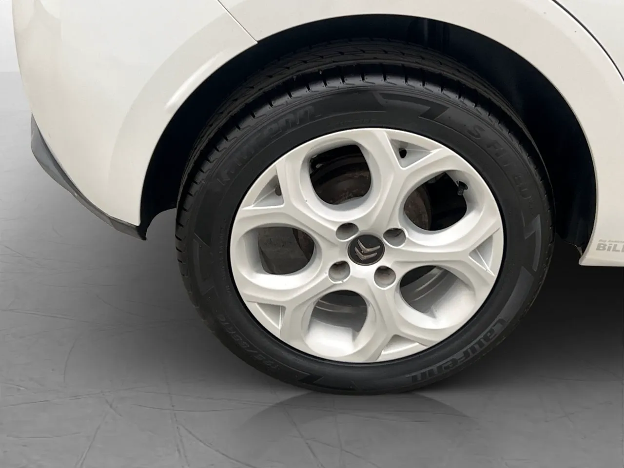 Vehicle image 11
