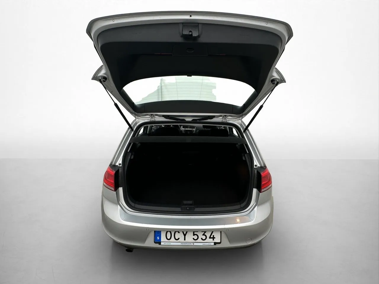 Vehicle image 15