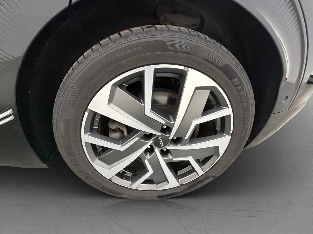 Vehicle image 35