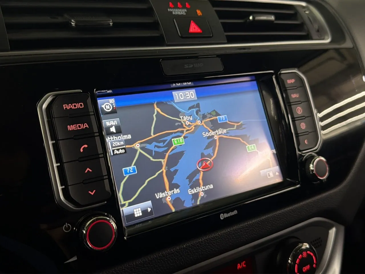 Vehicle image 18