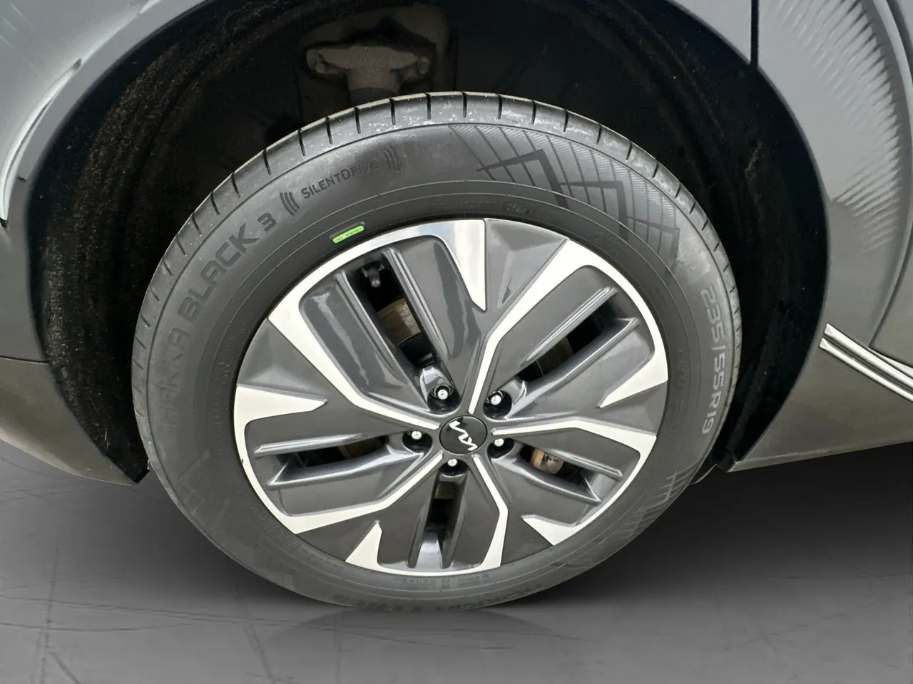 Vehicle image 32