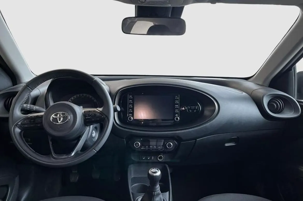 Vehicle image 9