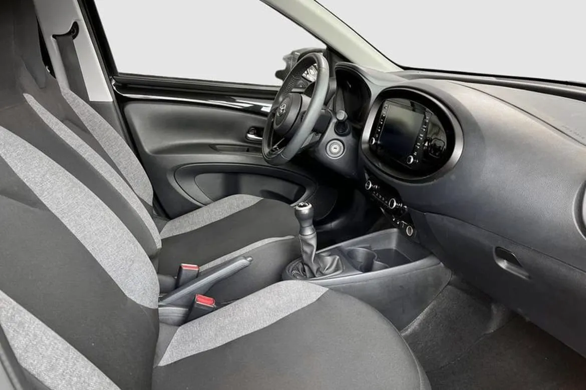 Vehicle image 7