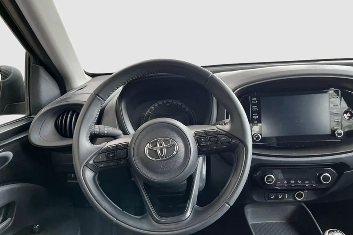 Vehicle image 10