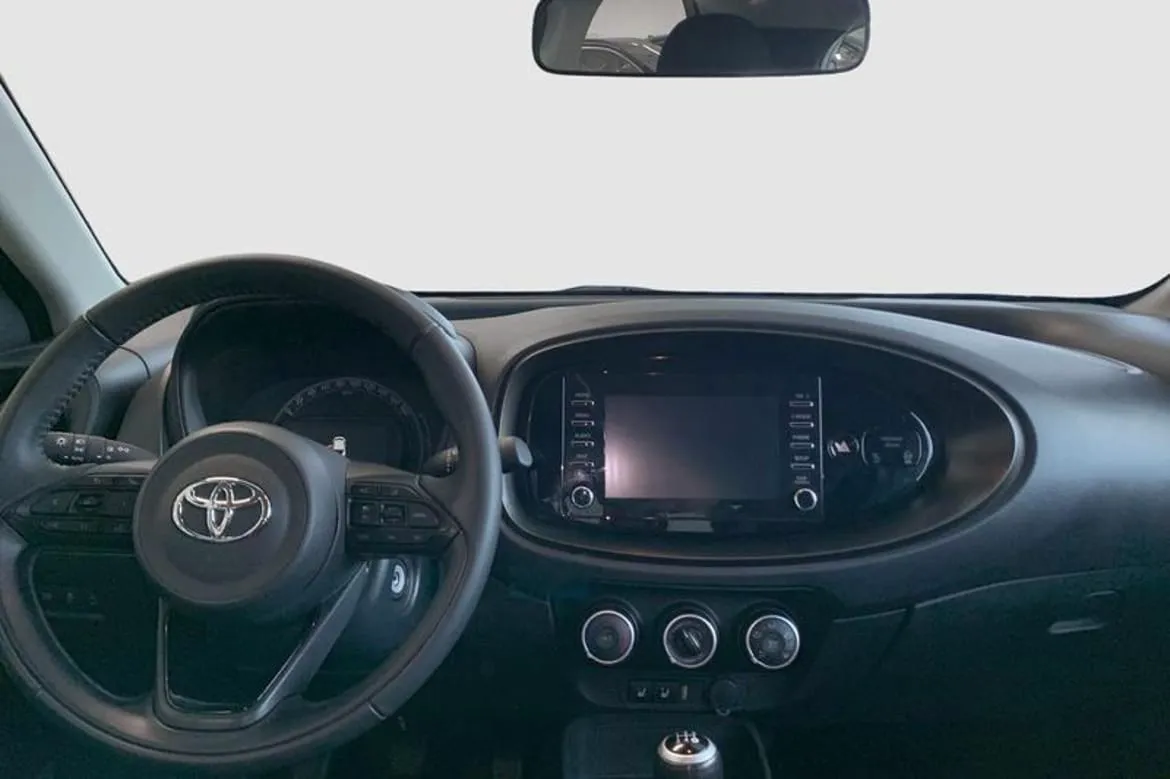 Vehicle image 9