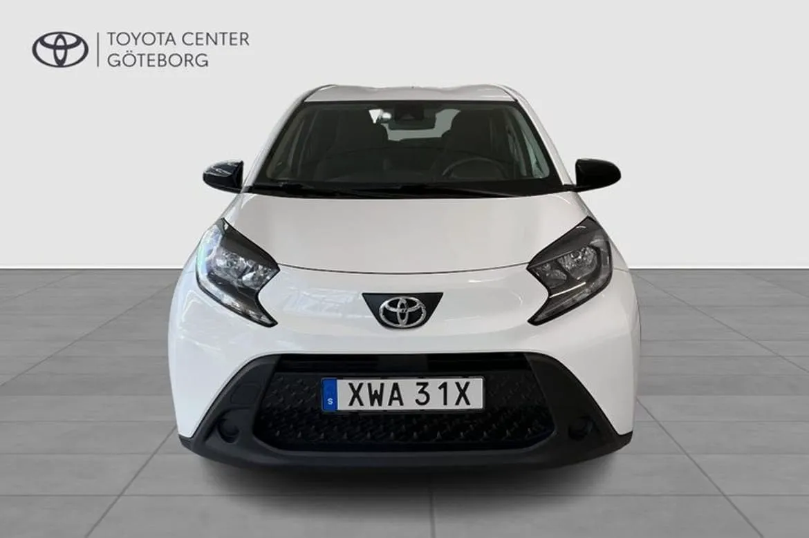 Vehicle image 6