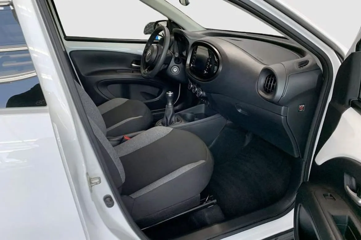 Vehicle image 7