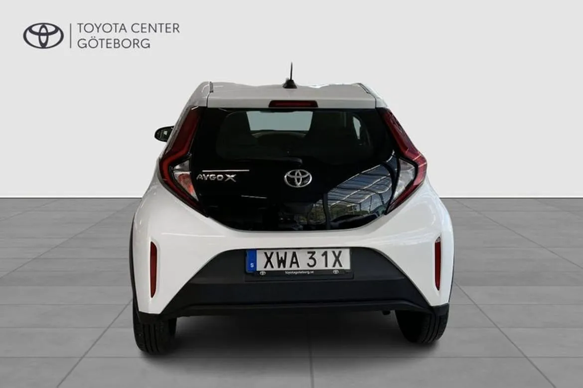 Vehicle image 5