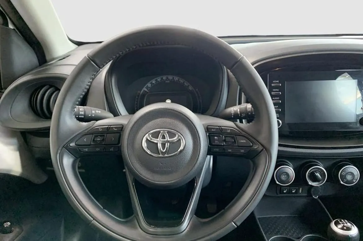 Vehicle image 10
