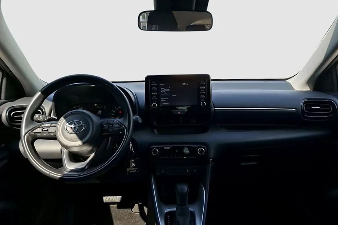 Vehicle image 9