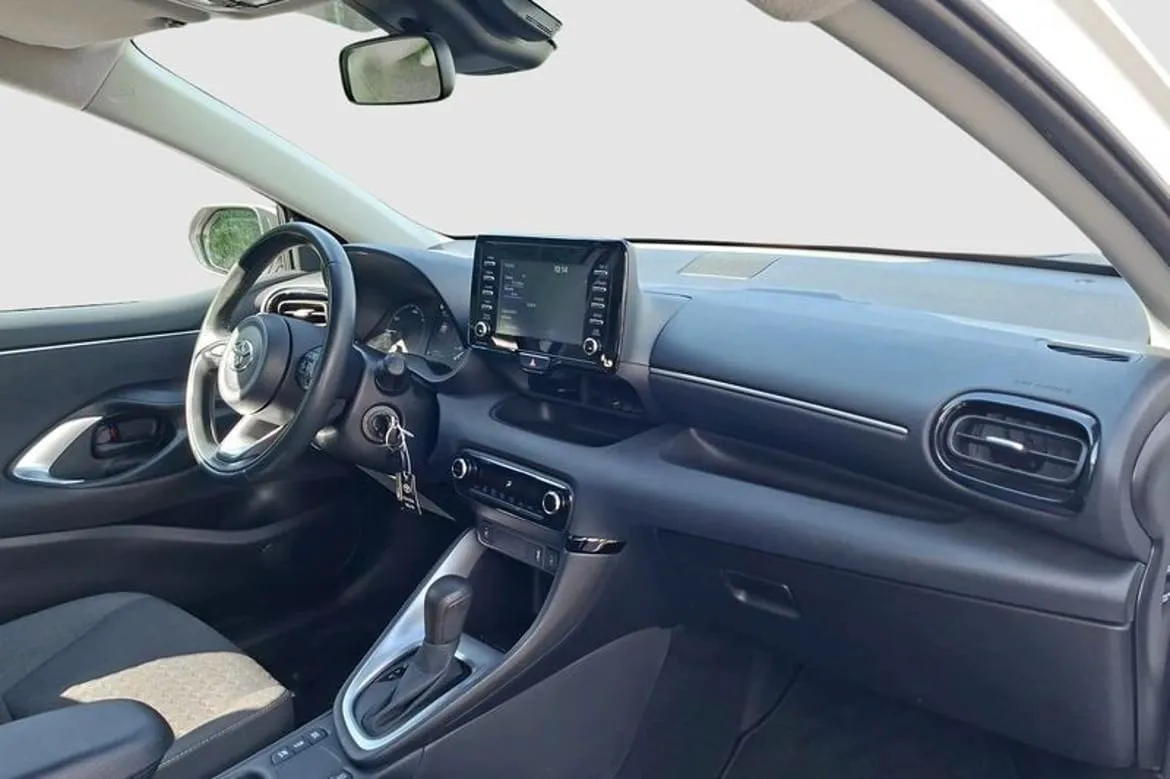 Vehicle image 7