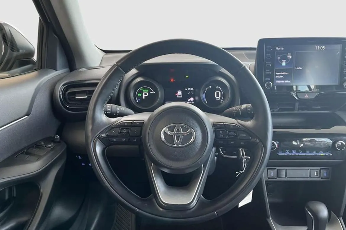 Vehicle image 10
