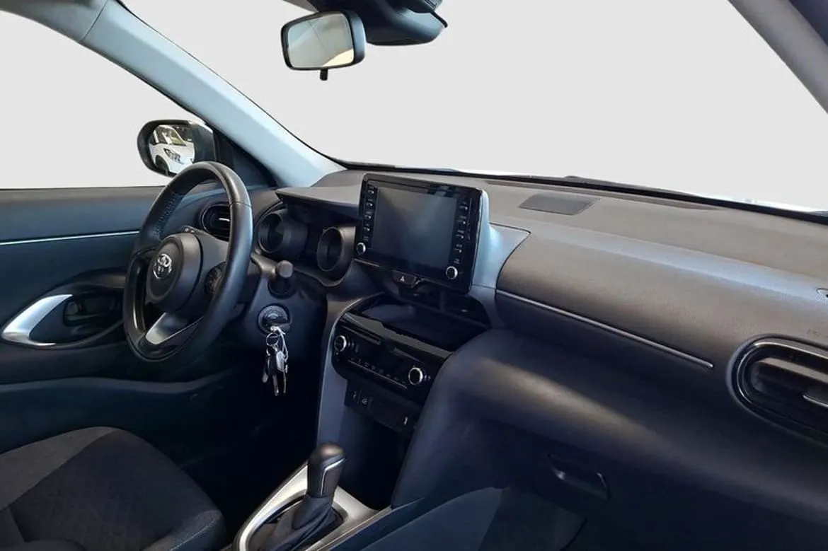 Vehicle image 7