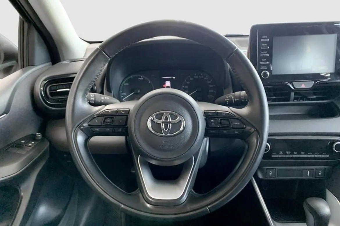 Vehicle image 10