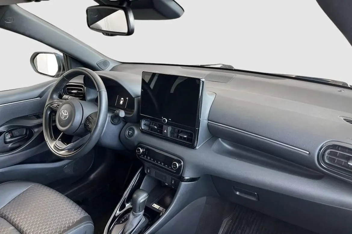 Vehicle image 7