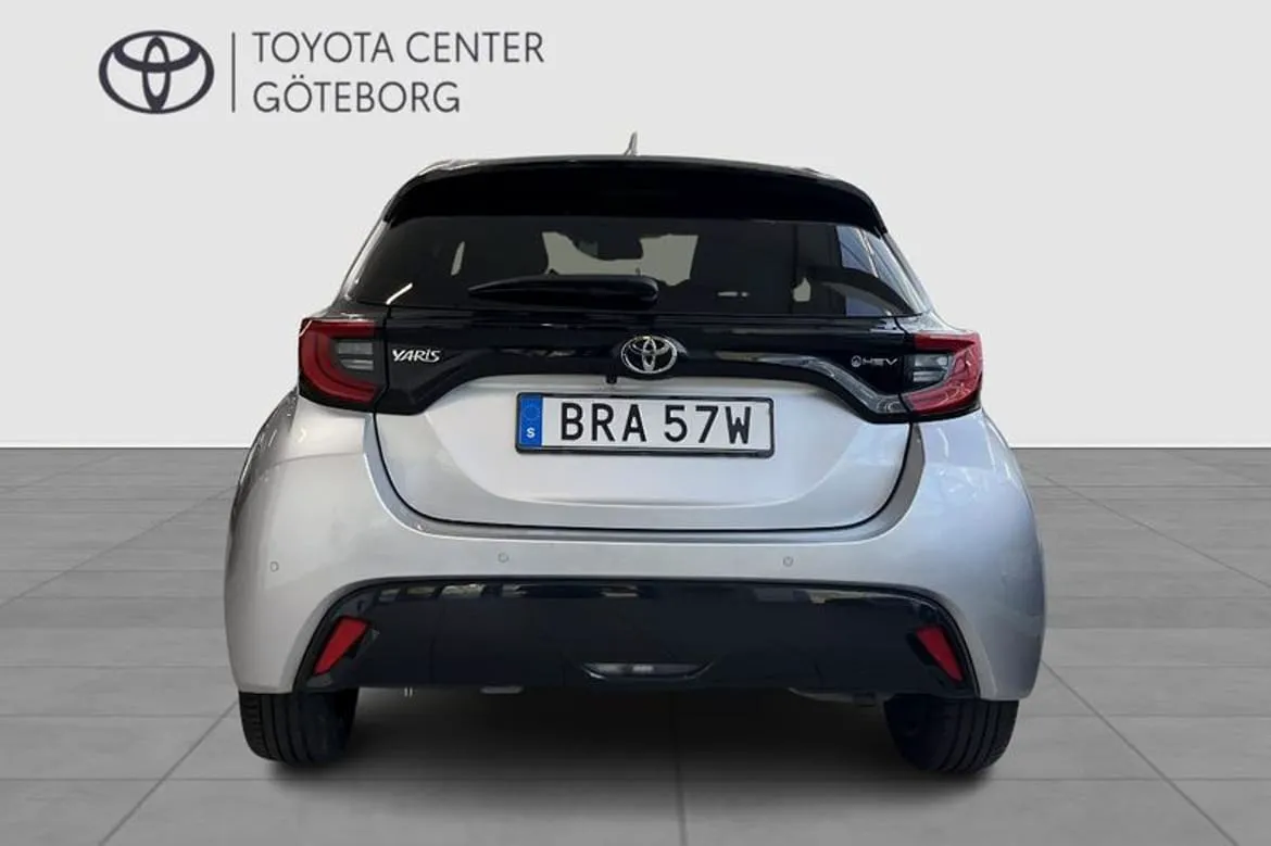 Vehicle image 5