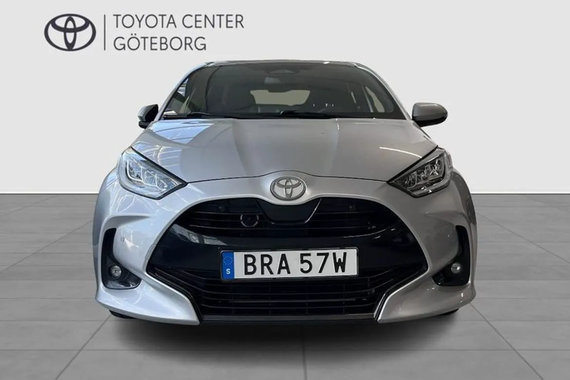 Vehicle image 6