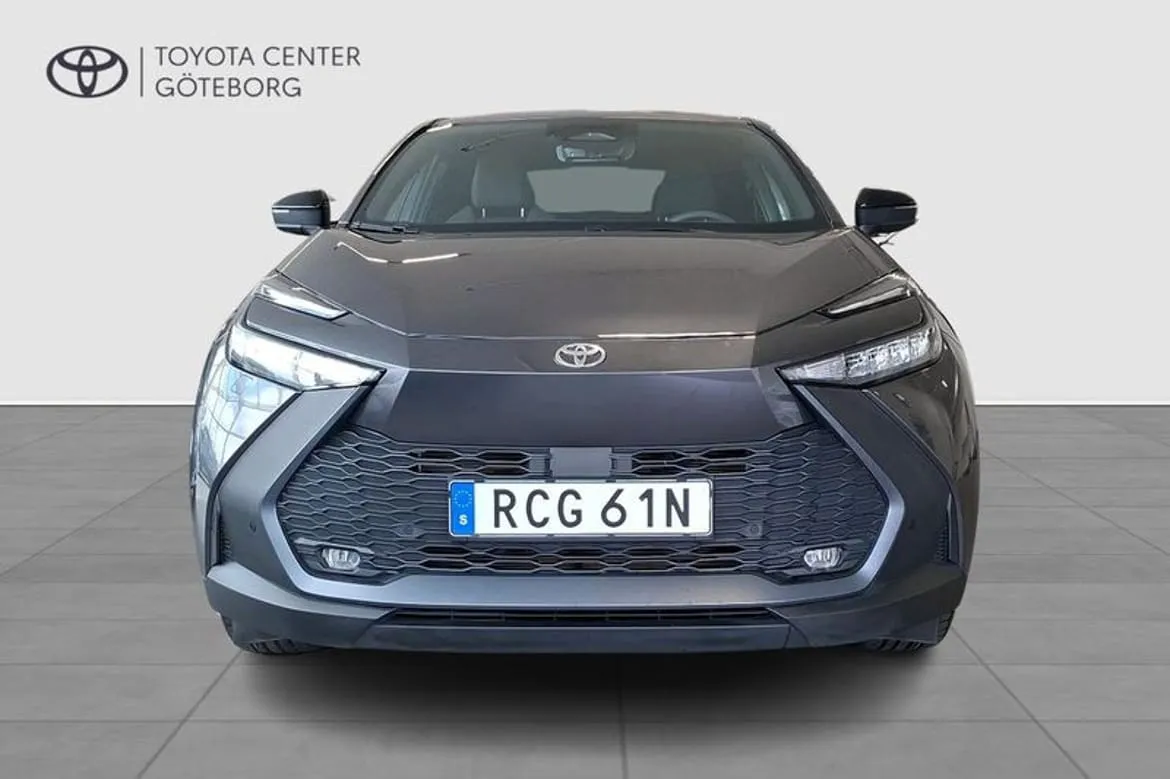 Vehicle image 5