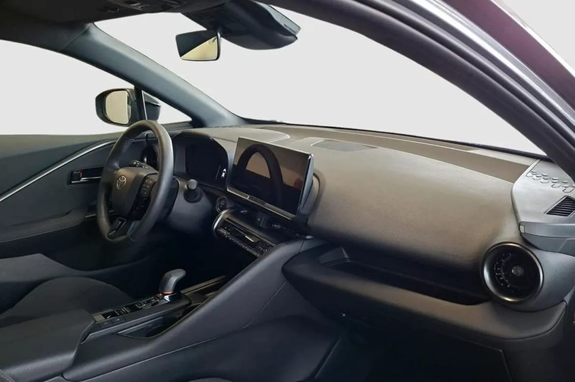Vehicle image 6