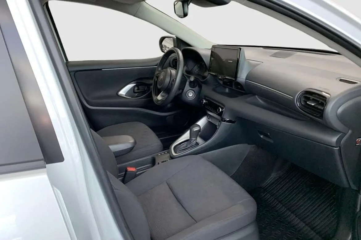 Vehicle image 6