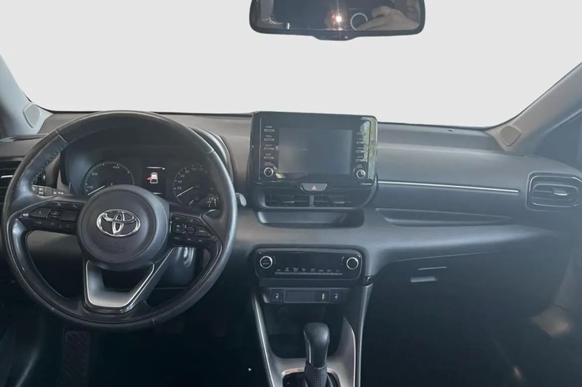 Vehicle image 9