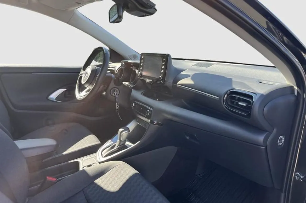 Vehicle image 7