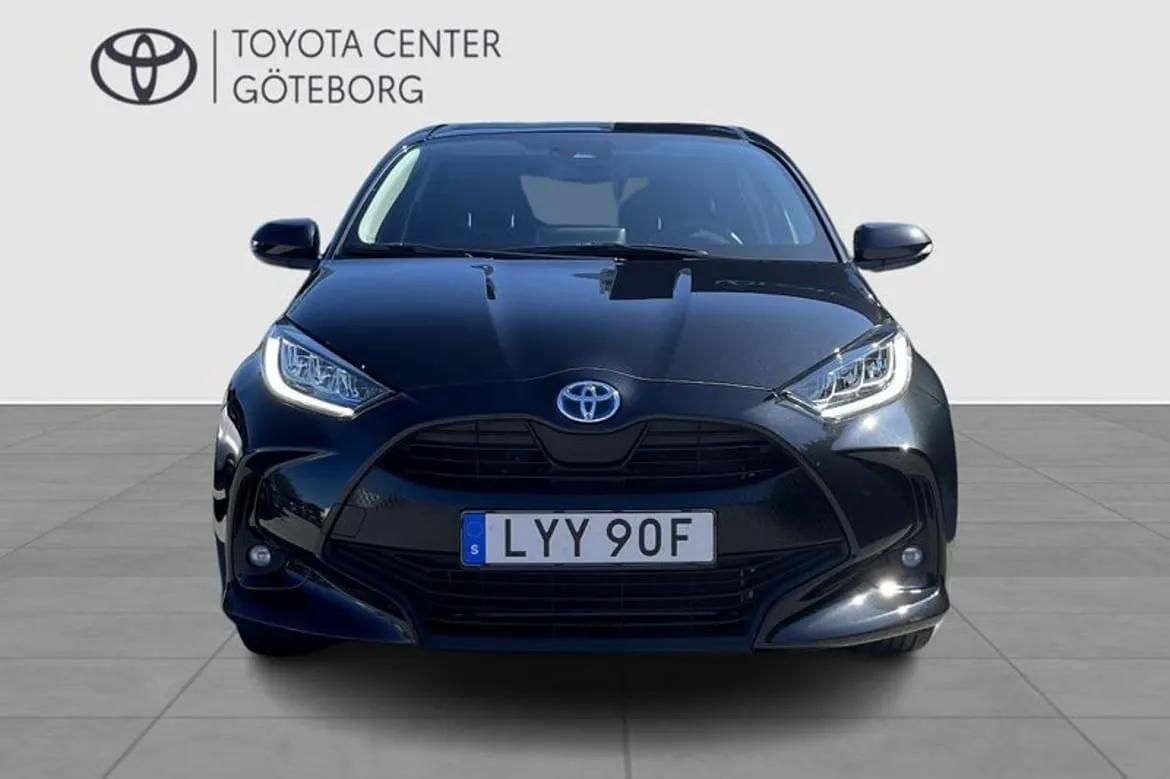 Vehicle image 6