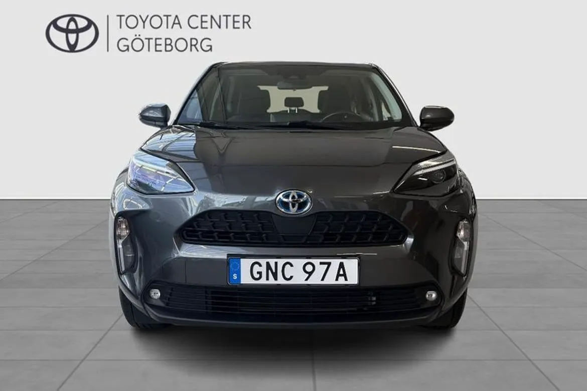 Vehicle image 6