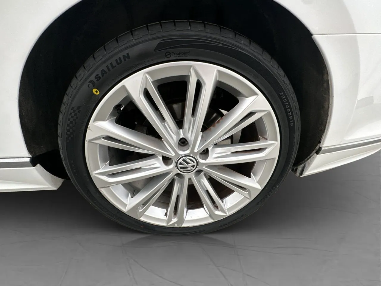Vehicle image 30