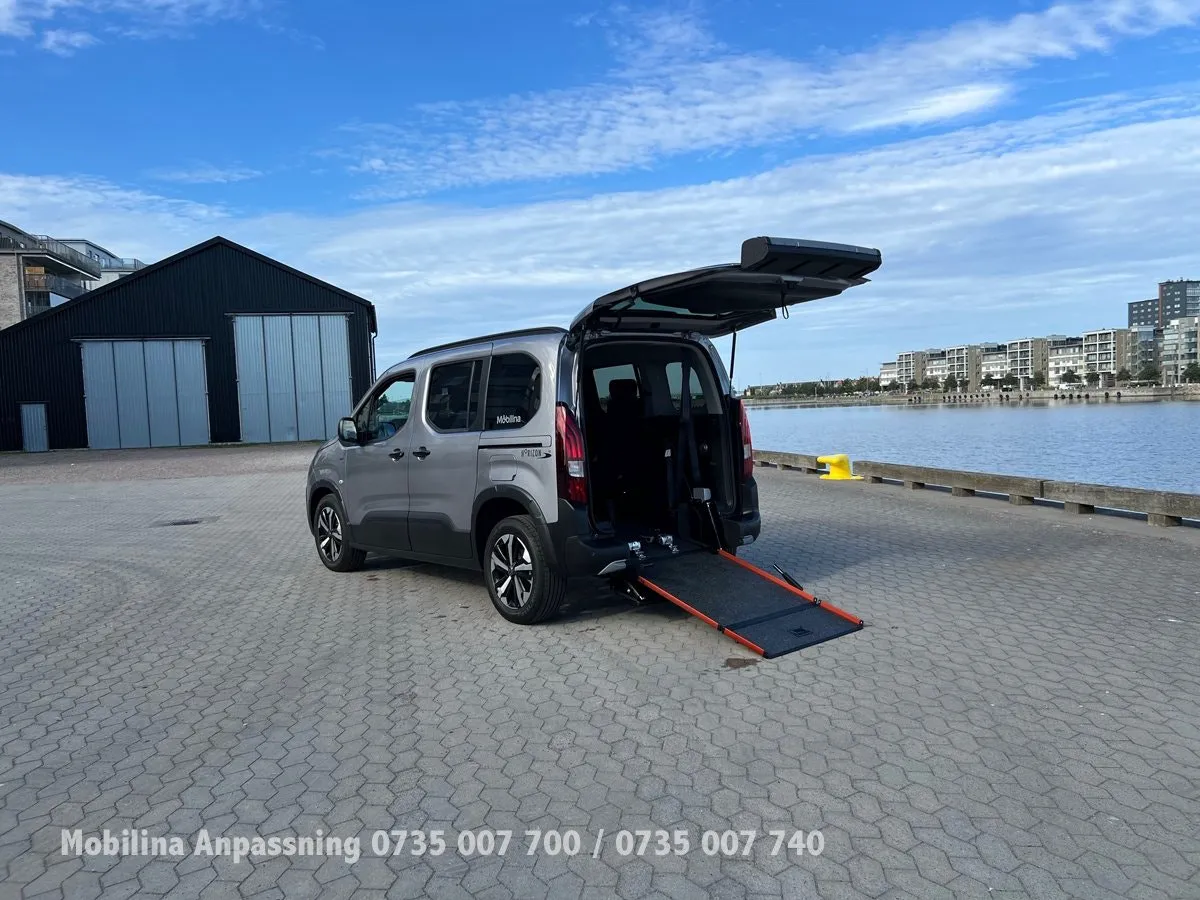Vehicle image 33