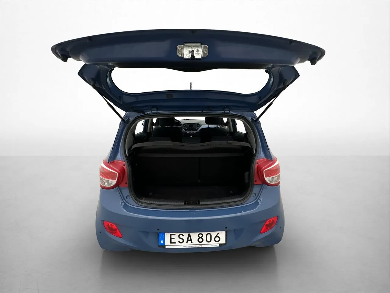 Vehicle image 16
