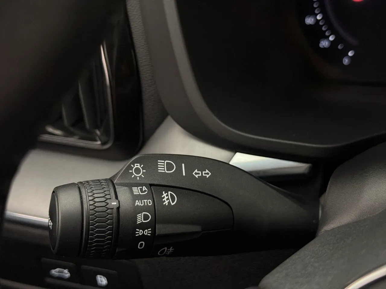 Vehicle image 28