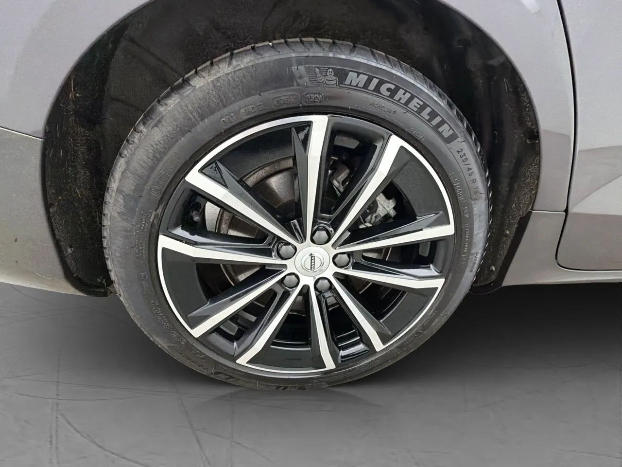 Vehicle image 33