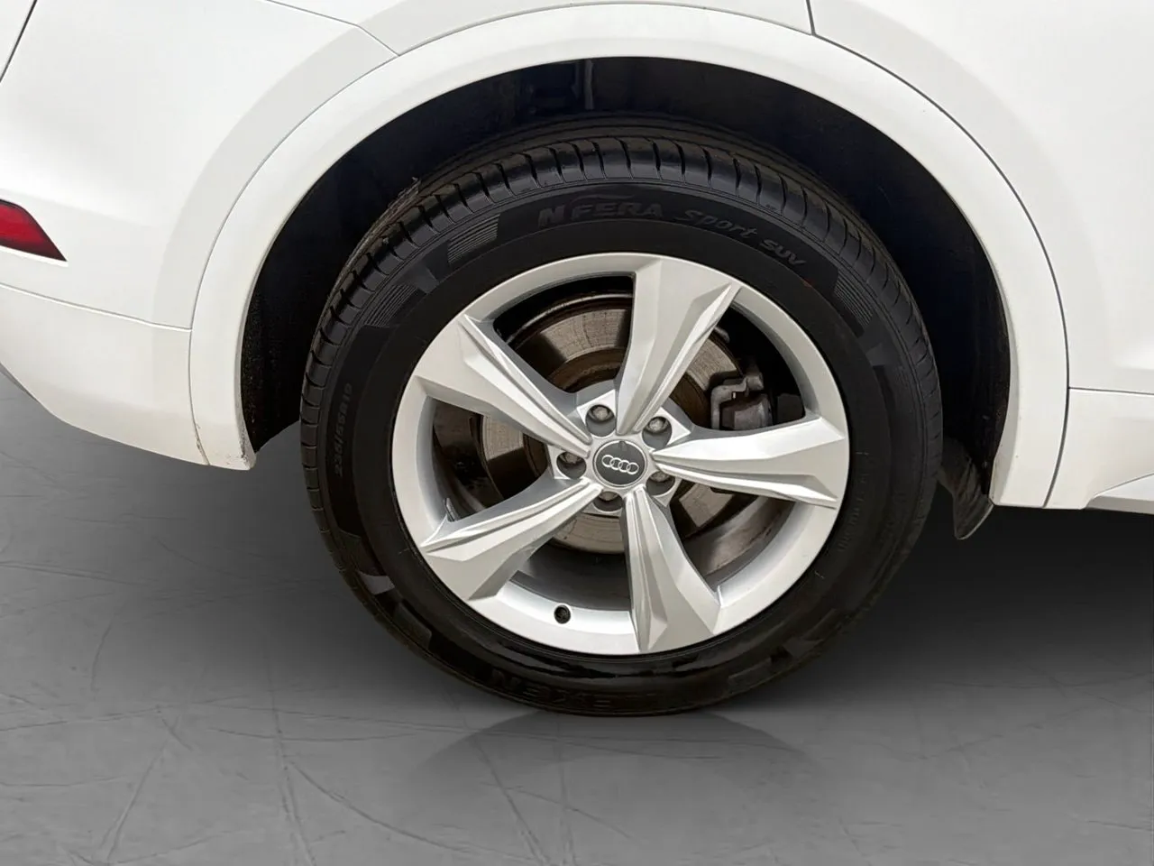 Vehicle image 30