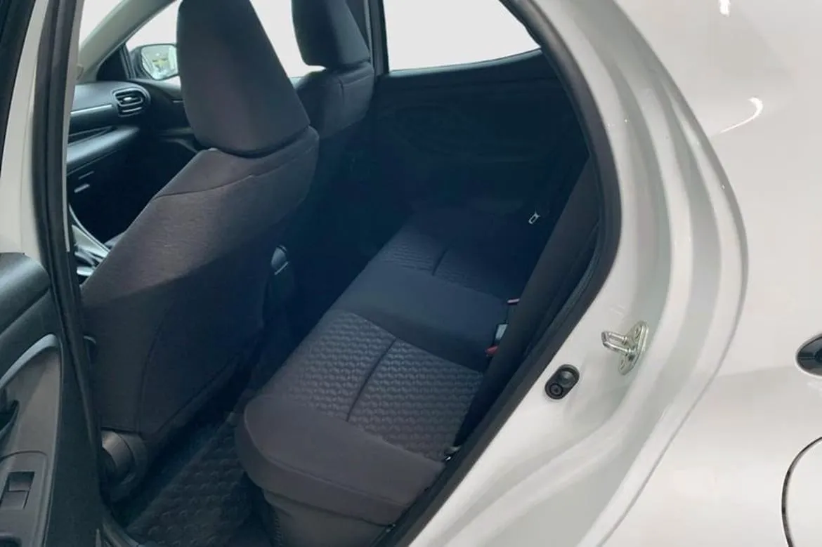 Vehicle image 8