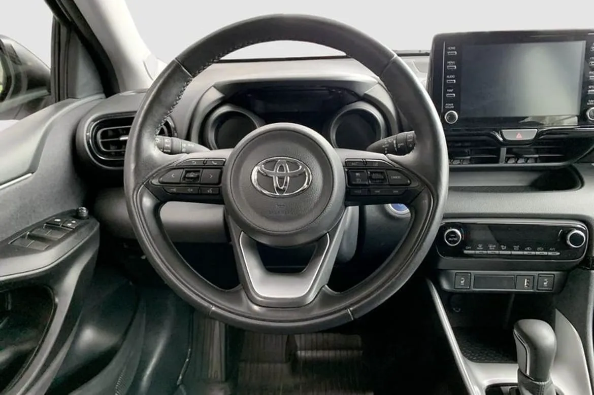 Vehicle image 10