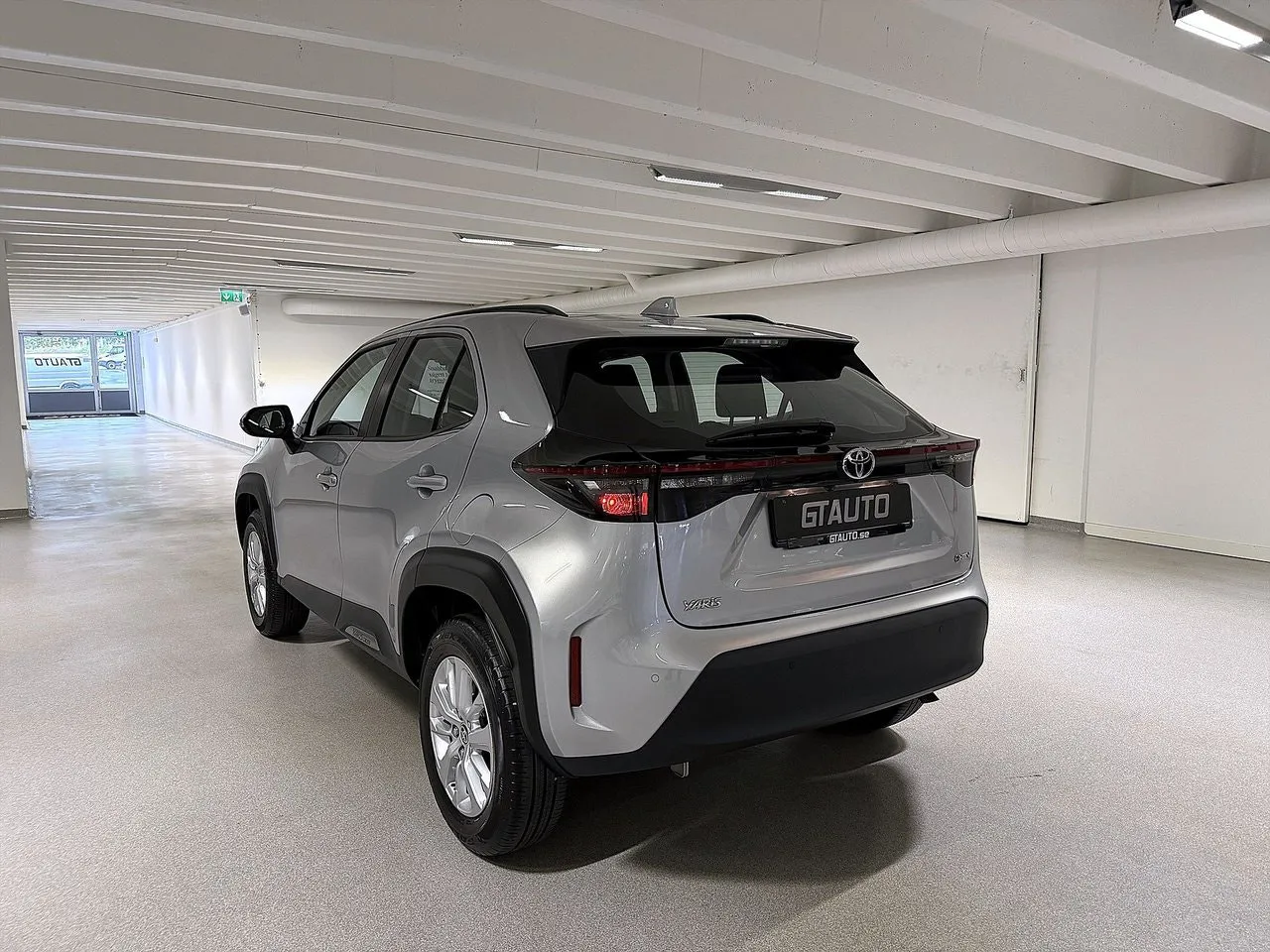 Vehicle image 6