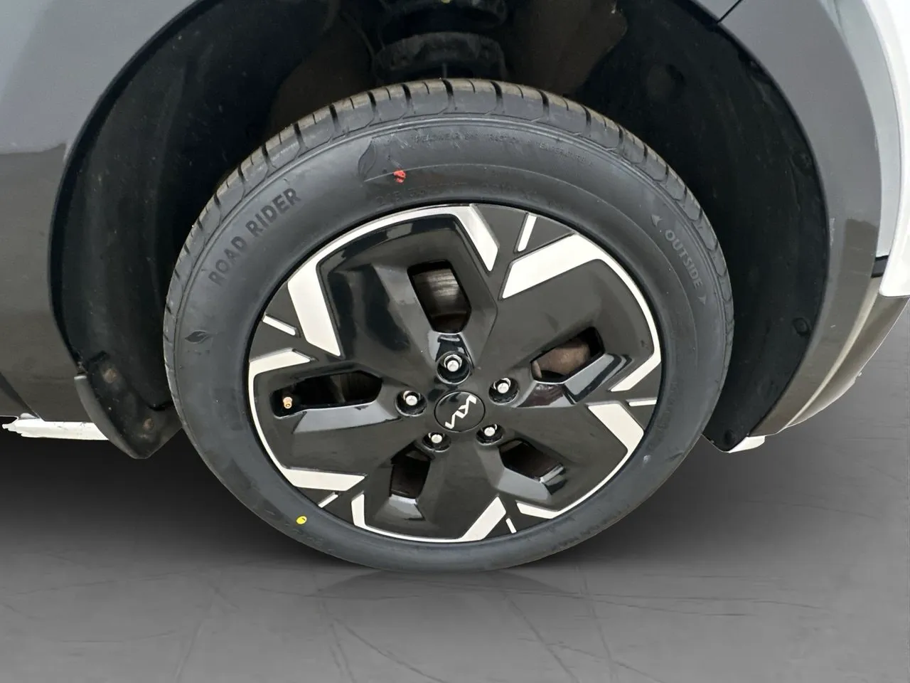 Vehicle image 33