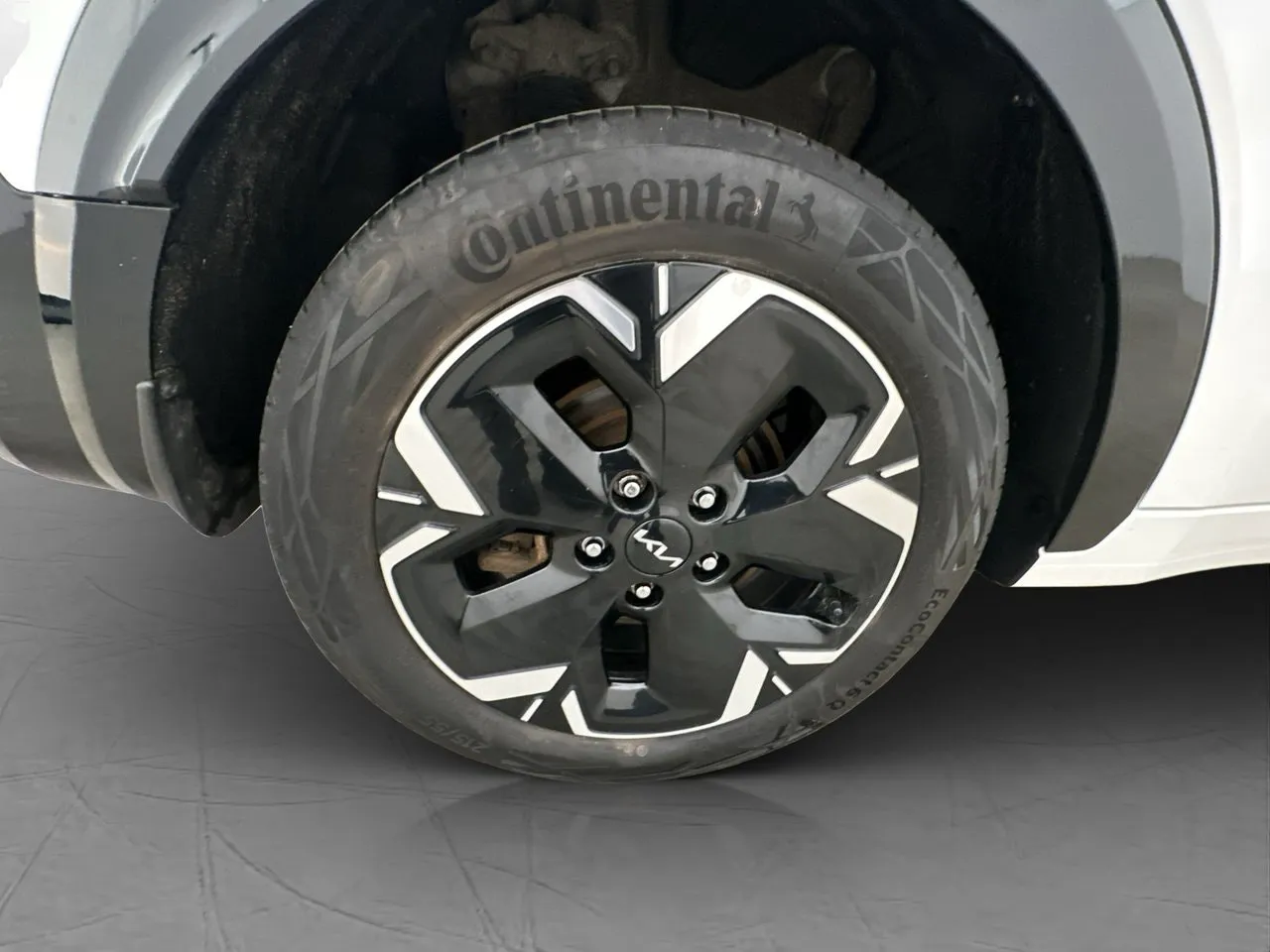 Vehicle image 32